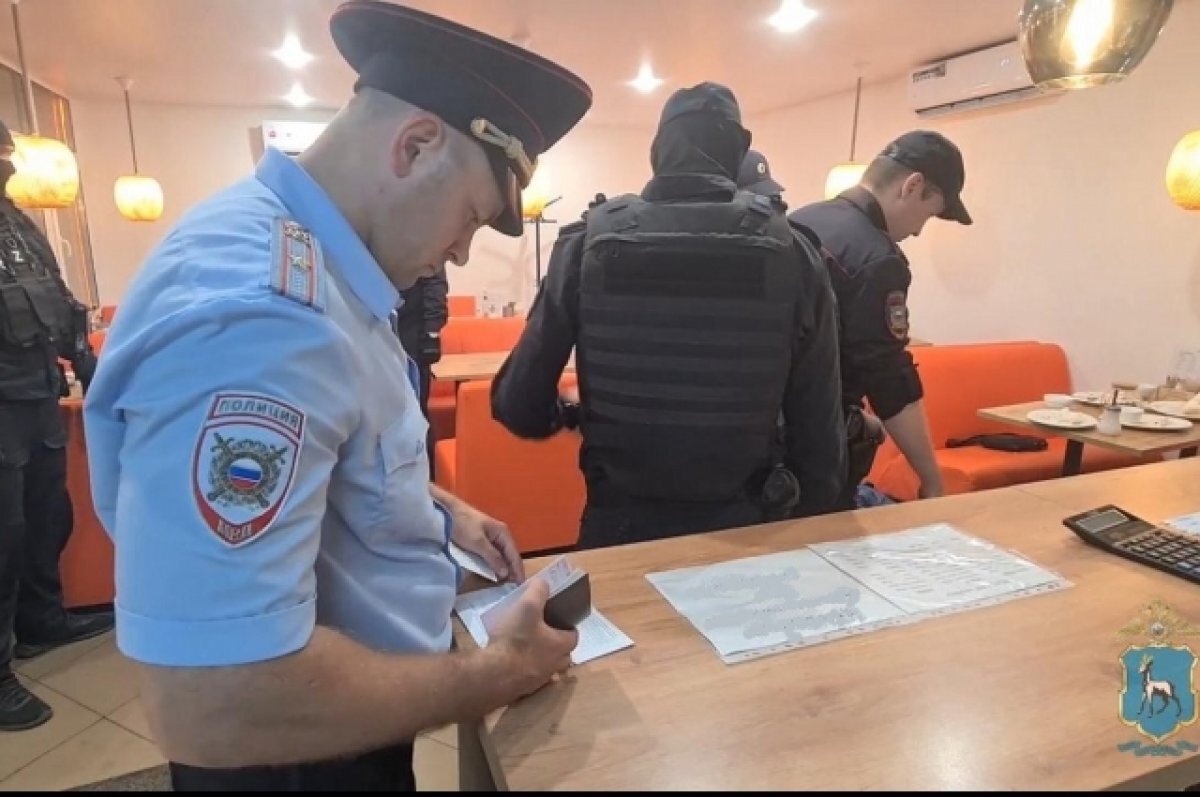    В Самаре в кафе на Ставропольской ОМОН провел облаву