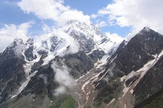    Туристы попали под камнепад в Кабардино-Балкарии на горе Дых-Тау: есть жертвы