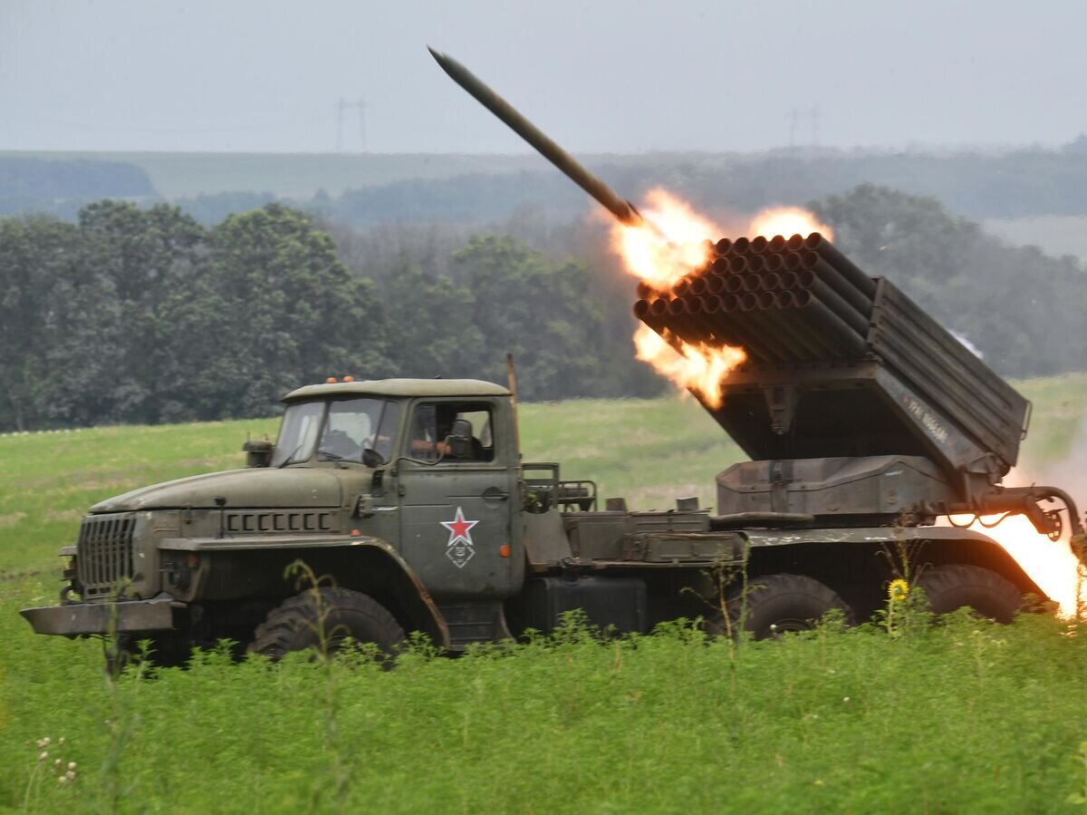   Реактивная система залпового огня БМ-21 "Град" в зоне проведения спецоперации© РИА Новости