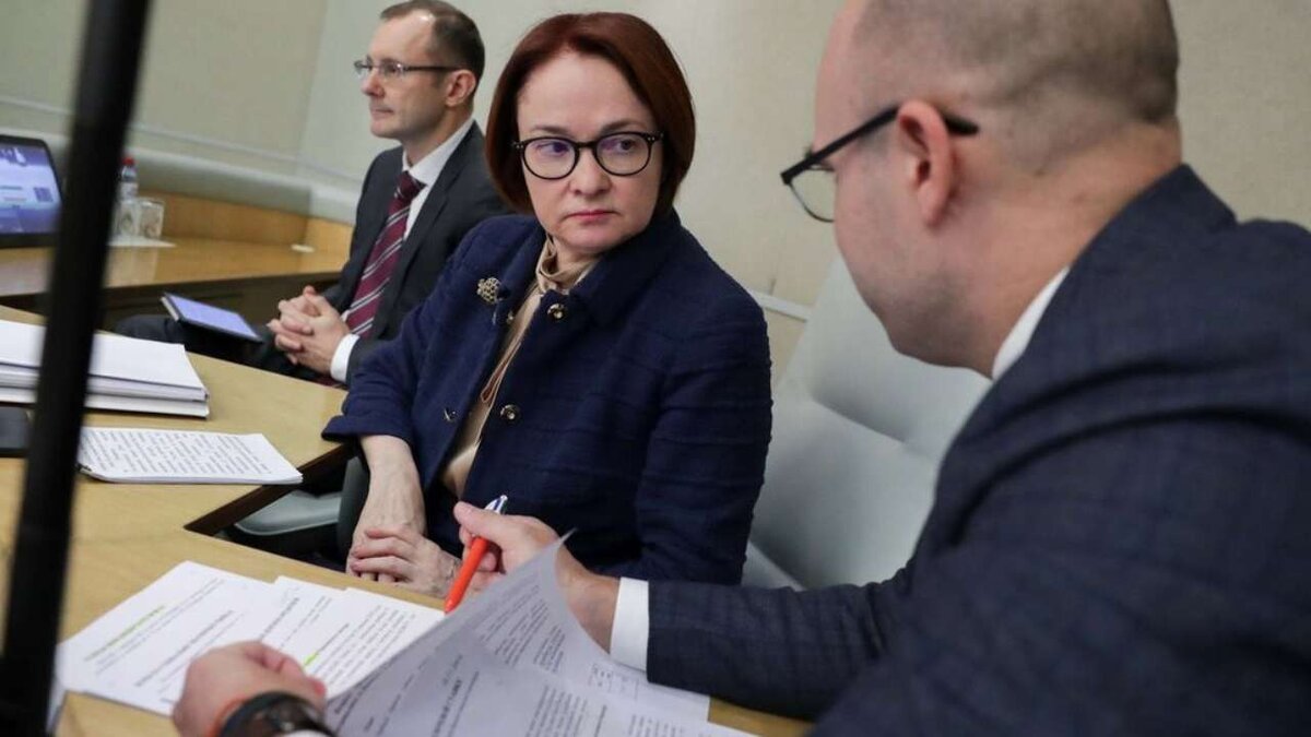    ЦБ по итогам экстренного заседания поднял ключевую ставку на 3,5 процентных пункта