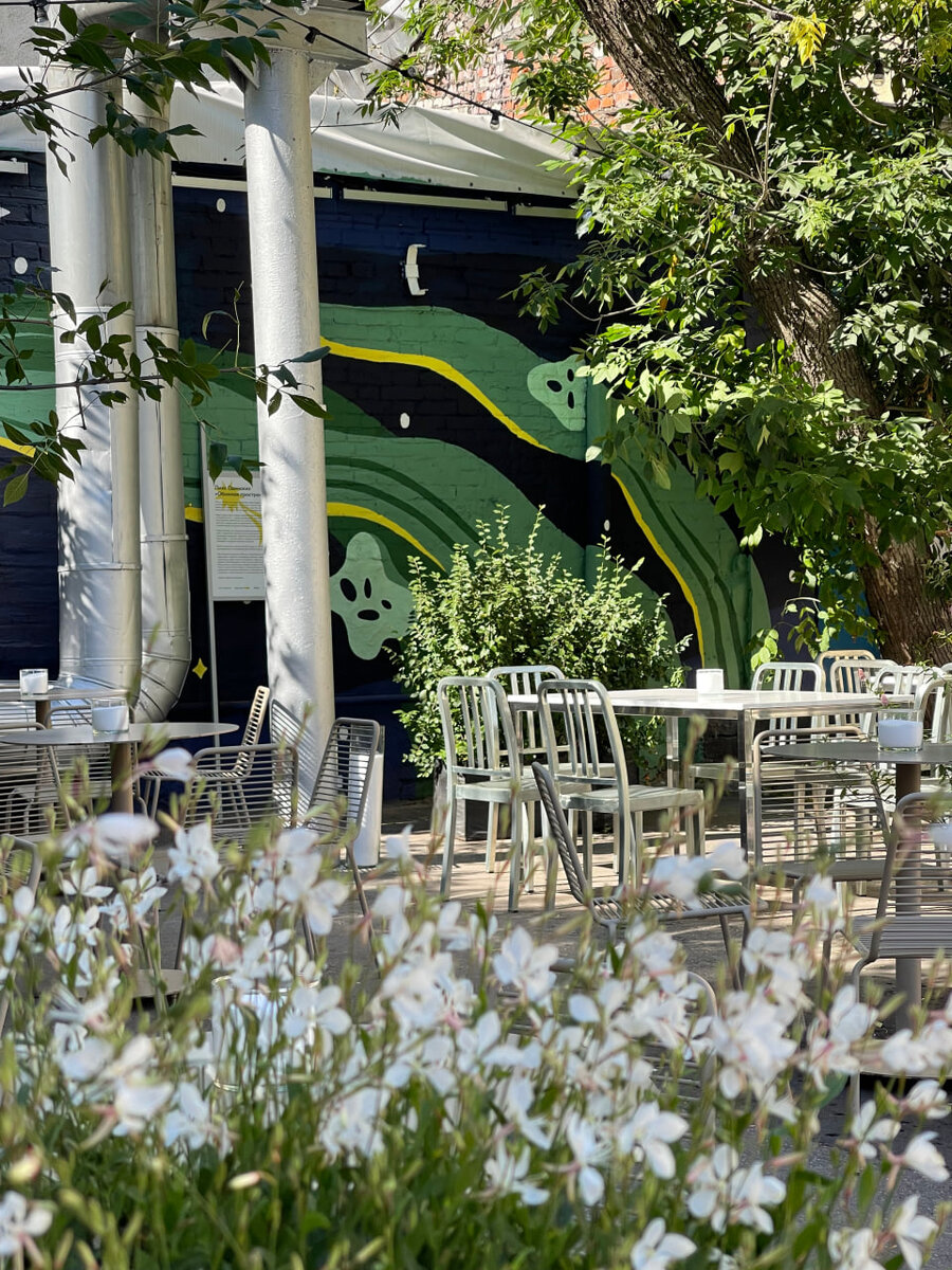    В «ладо» открылась выставка Лизы Одиноких «Обнимая пространство» (фото 1)