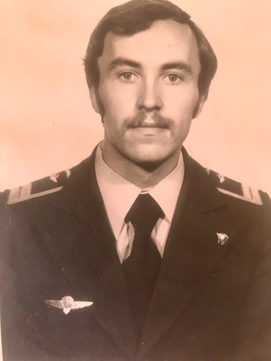 Знакомьтесь-мой Папа Александр Росманович, лётчик компании Аэрофлот.