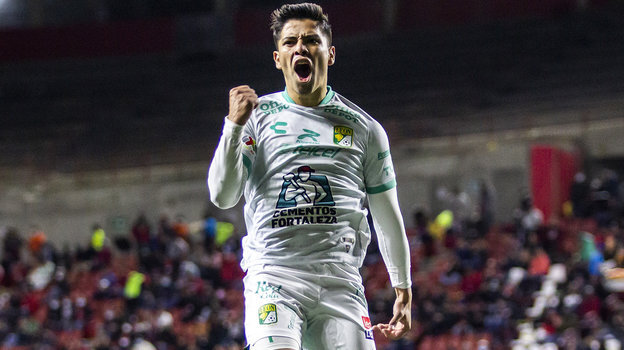 Виктор Давила. Может играть не только в центре нападения, но и на флангах. 