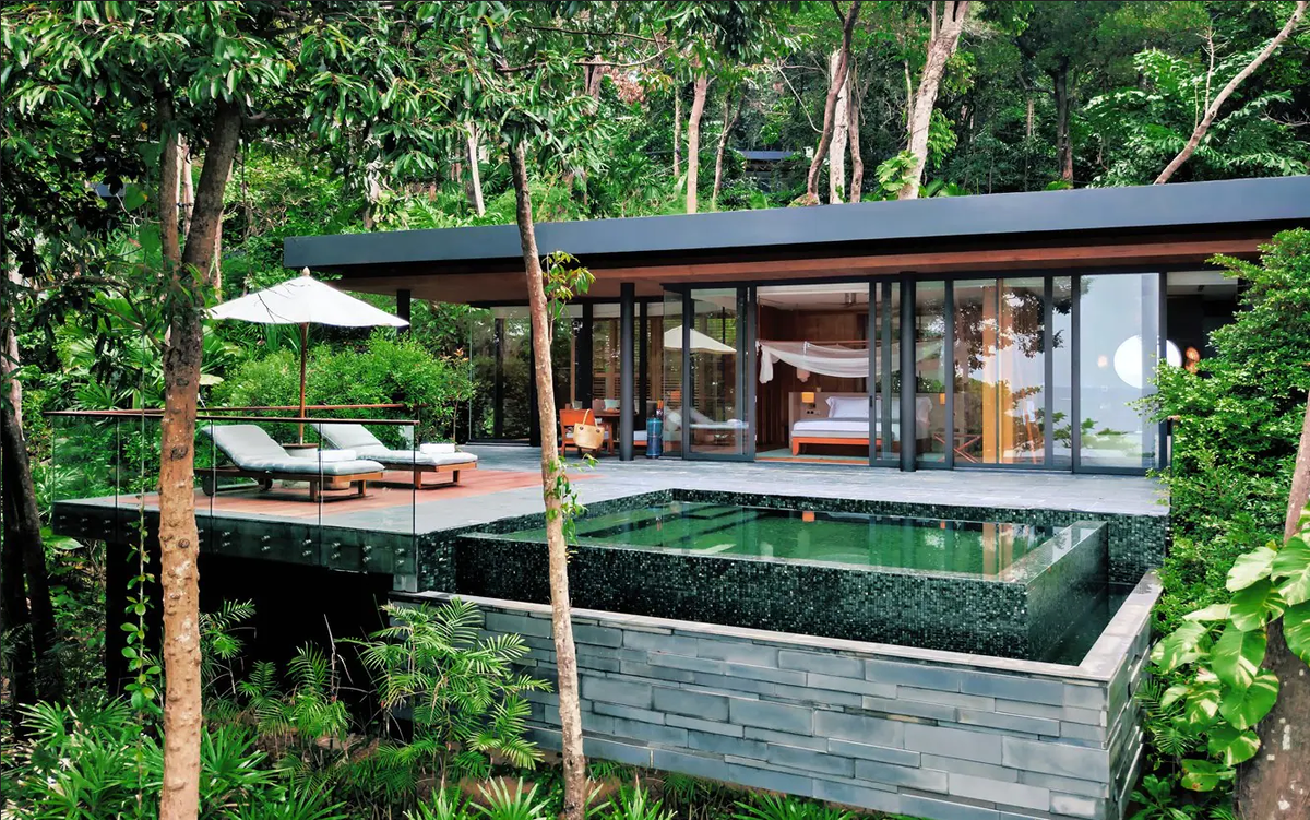 Это прекрасно оснащенное жилое пространство в самом центре тропического изобилия