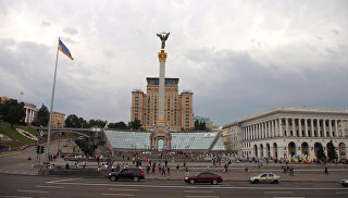 © РИА НовостиДепутат Рады рассказал о надвигающейся на Украину катастрофе"Я в шоковом состоянии был вчера — я прочитал новый учебник по географии. Знаете, мы пытаемся строить новую страну не за счет каких-либо реальных сдвигов, а за счет бреда, который мы начинаем внушать детям. Просто бреда! И бред всегда подменяет собой реальные дела. Я люблю нашу историю, нашу географию, но нельзя такой бред писать", — сказал парламентарий.