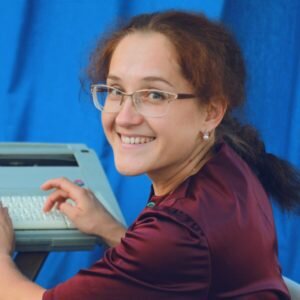 Айсылу Галиева, Татарстан китап нәшриятенең “Балалар һәм яшүсмерләр әдәбияты” редакциясе хезмәткәре, исемлекне төзүче: