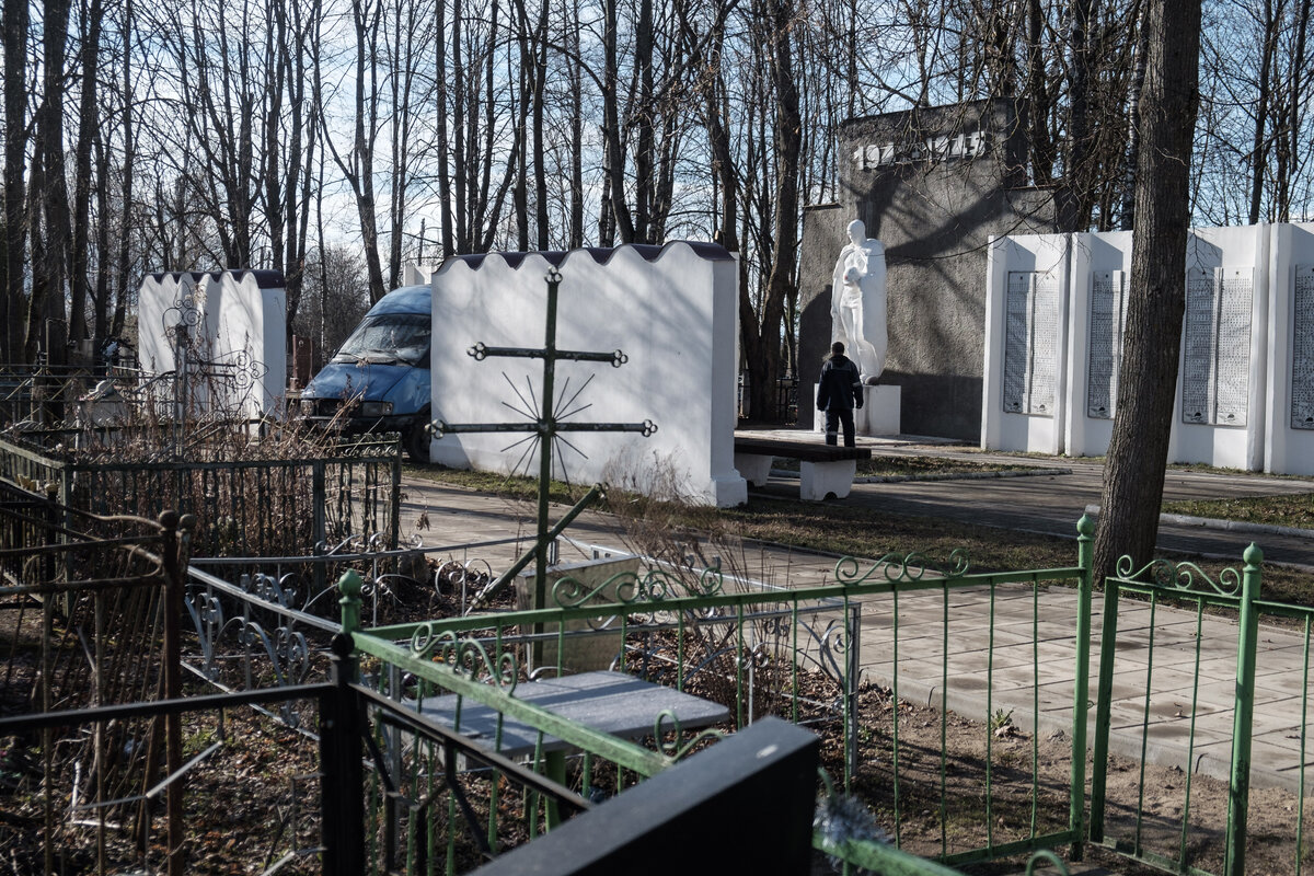 Площадка у могилы генерала Ефремова, где каждый год проходит митинг памяти