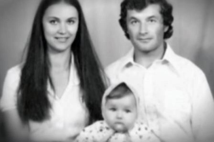Оксана Федорова с родителями, 1977