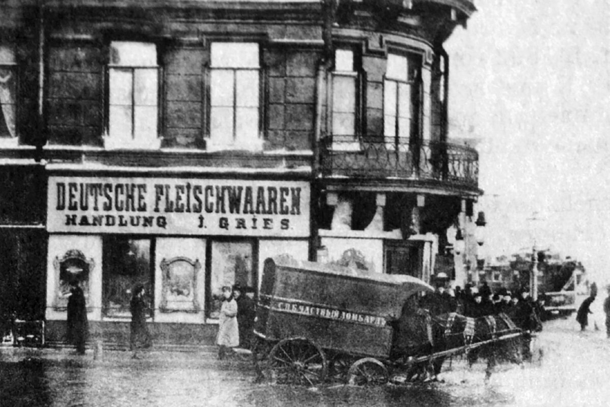 Основная задача путеводителя – рассказать об истории рериховских мест. И он был бы неполным без архивных фотографий, которые помог собрать Андрей Соболев, основатель Исследовательского Фонда Рерихов