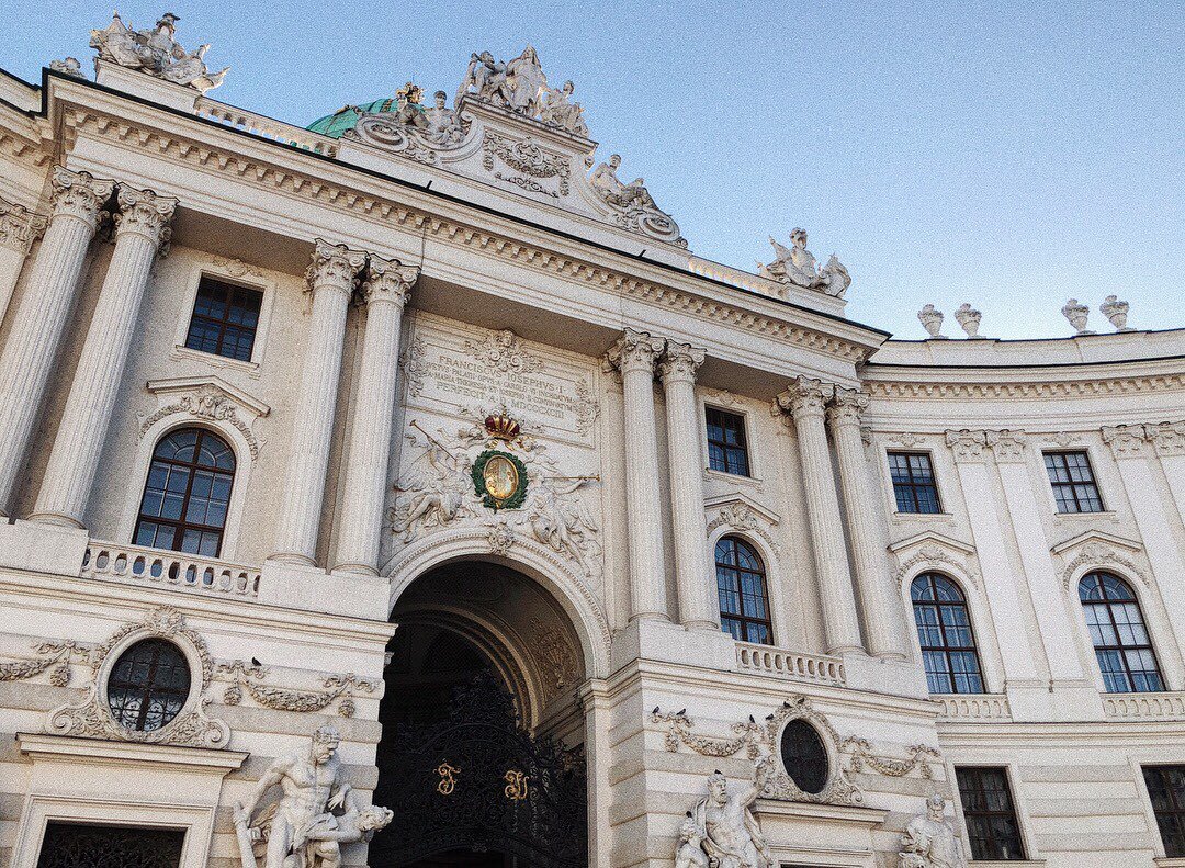 Хофбург — зимняя резиденция австрийских Габсбургов
