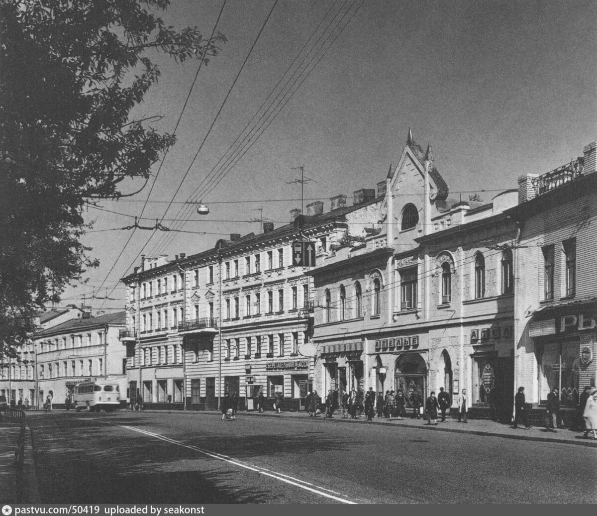 Ул большая лубянка 24. Большая Лубянка улица 1920г. Старое здание Лубянка. Улица Лубянка 19 век. Москва 1920 большая Лубянка.