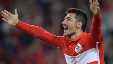 Фото: spartak.comМногие сходятся во мнении, будто 32-летнему итальянцу российский паспорт необходим, чтобы начать свои выступления за национальную сборную России. Жена Бокетти заявила, что это не соответствует действительности.
