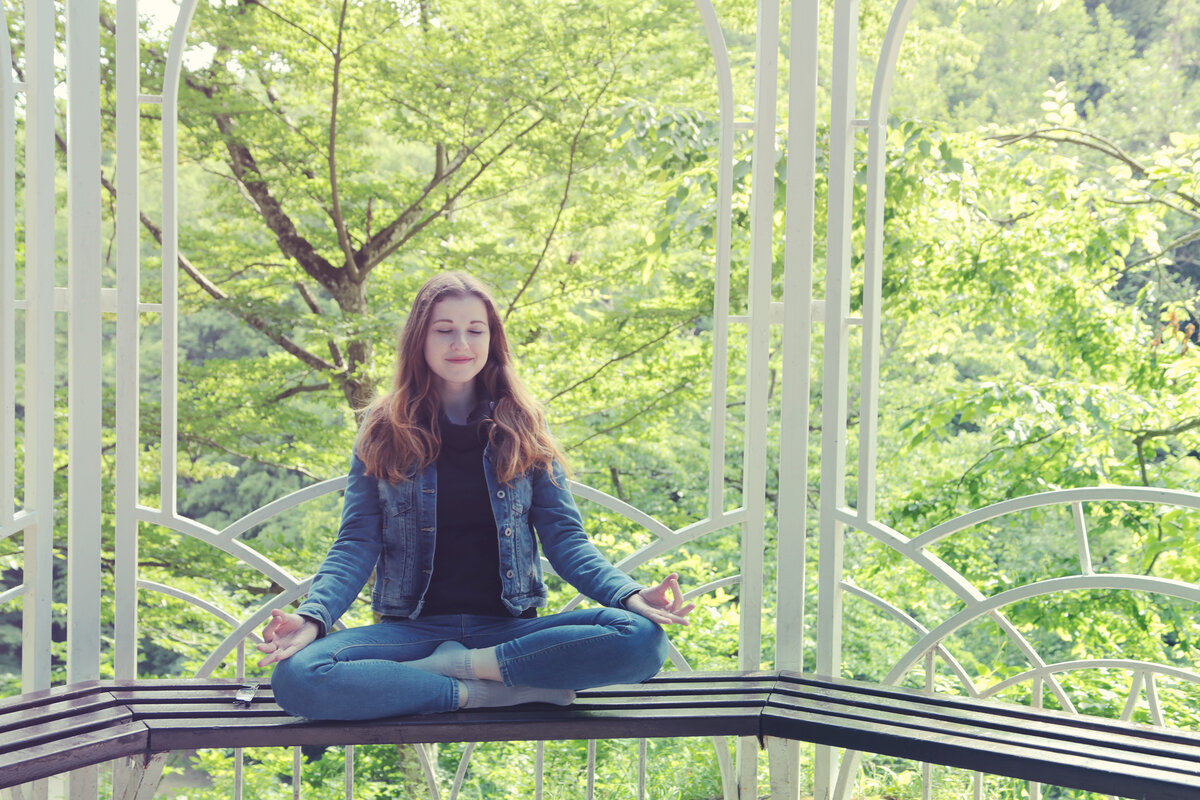 Говорят, что привычка вырабатывается 21 день. То есть, если повторять одно и тоже действие каждый день, то через 3 недели это войдет в привычку.