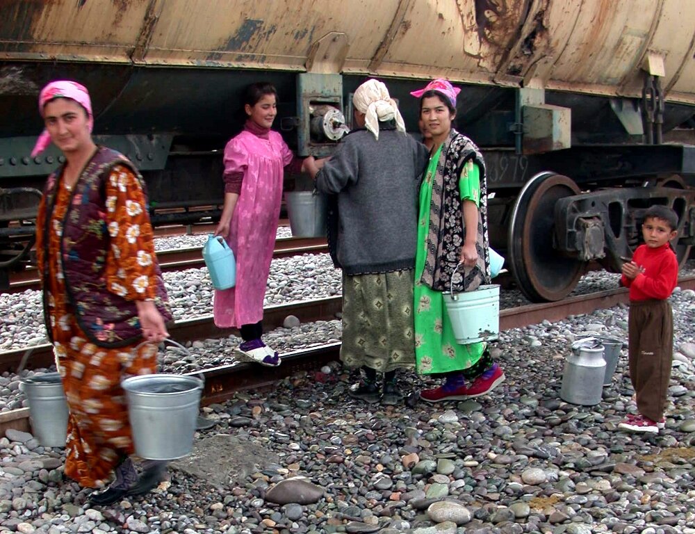 Чиста таджикский. Город Шураб Таджикистан. Таджикский кишлак. Питьевая вода Таджикистан. Жители Таджикистана.