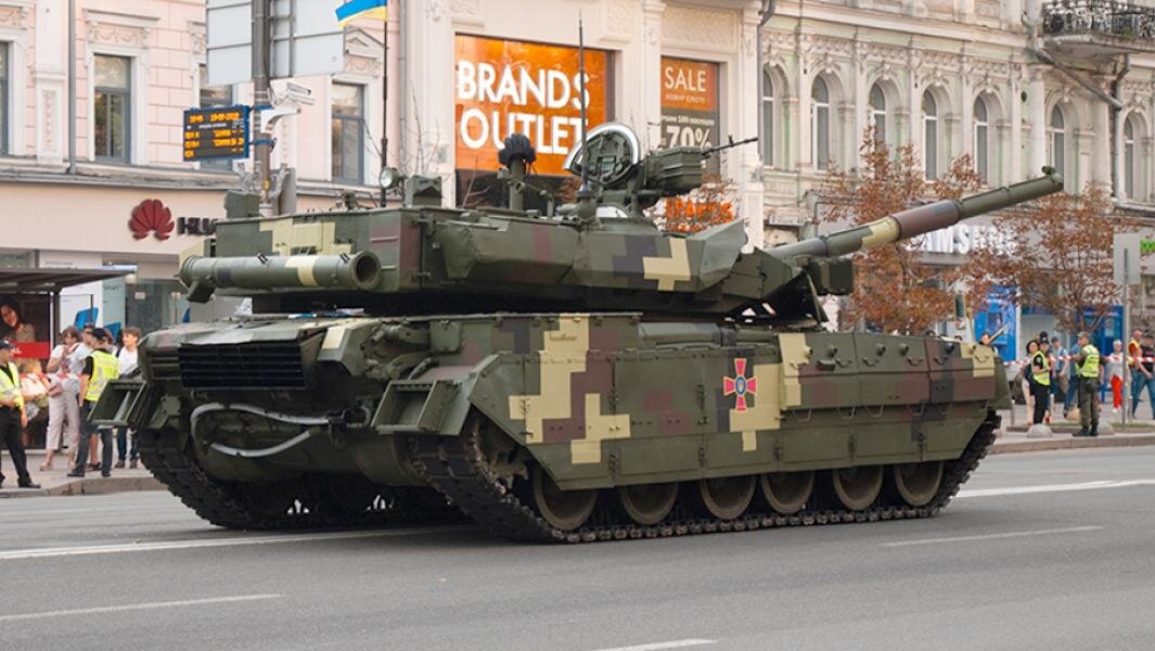 Украинский основной боевой танк Т-84-120 «Ятаган» на параде в Киеве. Фото: commons.wikimedia.org/VoidWanderer