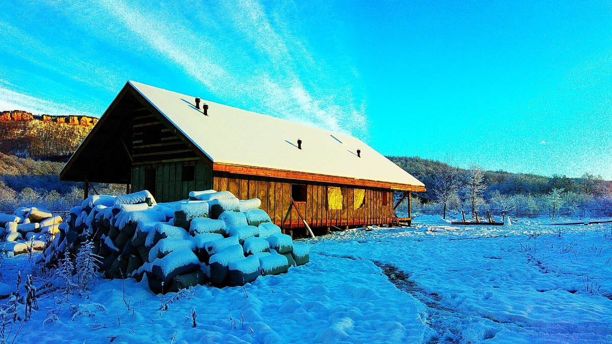 Соломенный дом, который строят в Адыгее