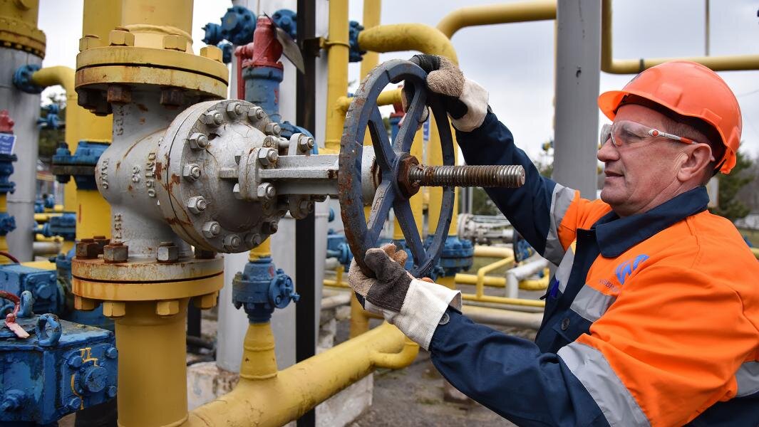 Украина вот уже несколько лет после государственного переворота с большим скрипом запасает к зиме не больше 15–17 млрд кубометров газа. Фото: РИА Новости/Стрингер