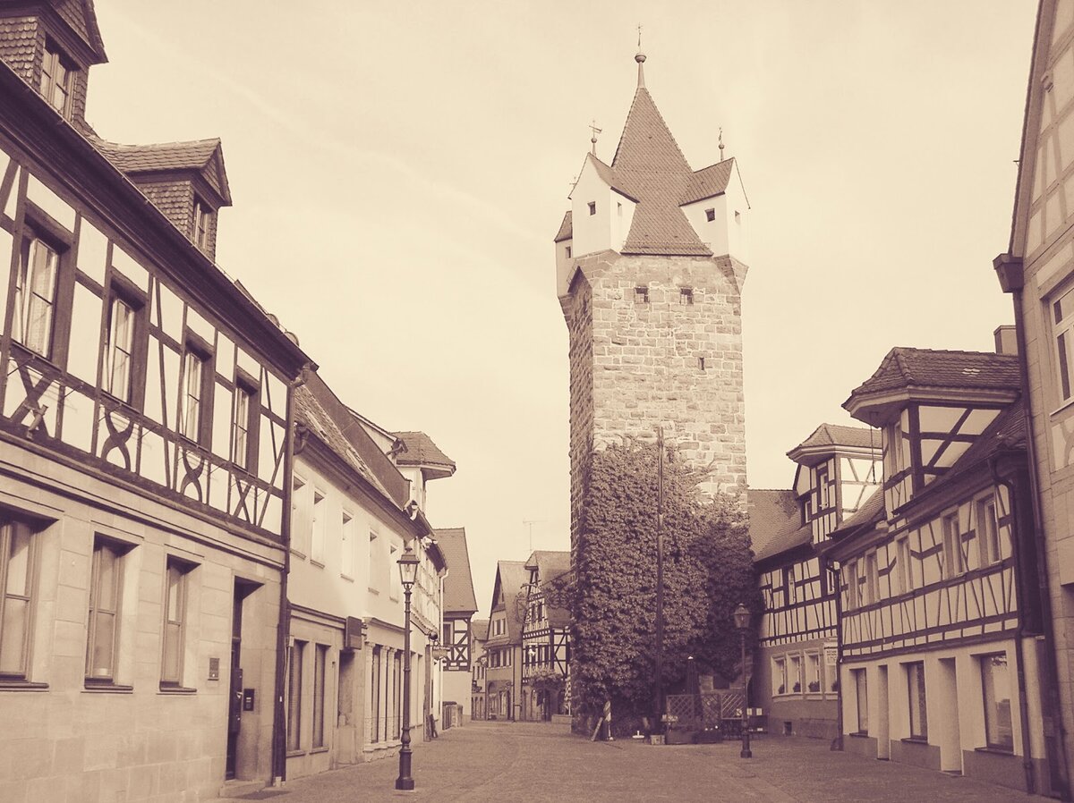 Здесь родился будущий основатель бренда и крикнул: “Мою обувь будут носить лучшие спортсмены мира!” фото взято для информационных целей deacademic.com