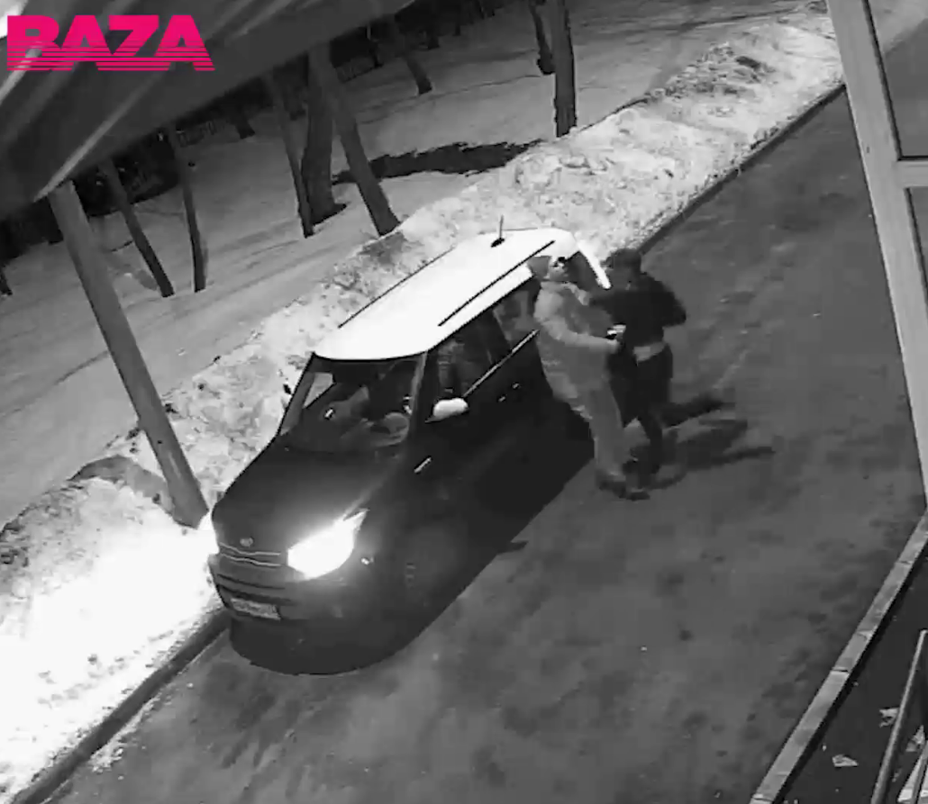 Илью Гуськова сбили с ног поставленным ударом слева (фото: скрин с видео)