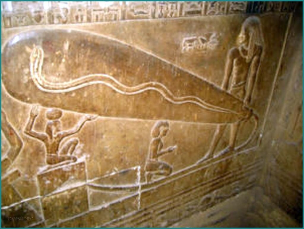  
Барельеф из храма богини Хатор с лампочкой  