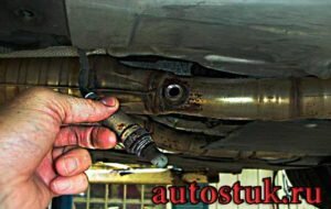 Каталитические конвекторы занимаются сжиганием оксидов углерода и азота в выхлопной системе, прежде, чем это все пойдет наружу. Лябда-зонд одна из составляющих этого устройства и является неотъемлемой частью для правильной работы аппарата. Для чего и как делать обманку на лямбда-зонд?Кислородный датчик - лямбда-зонд следит за составом смеси, вернее за концентрацией продукцией сгорания топливно-воздушной смеси. Данные он передает на электронный блок управления (ЭБУ).