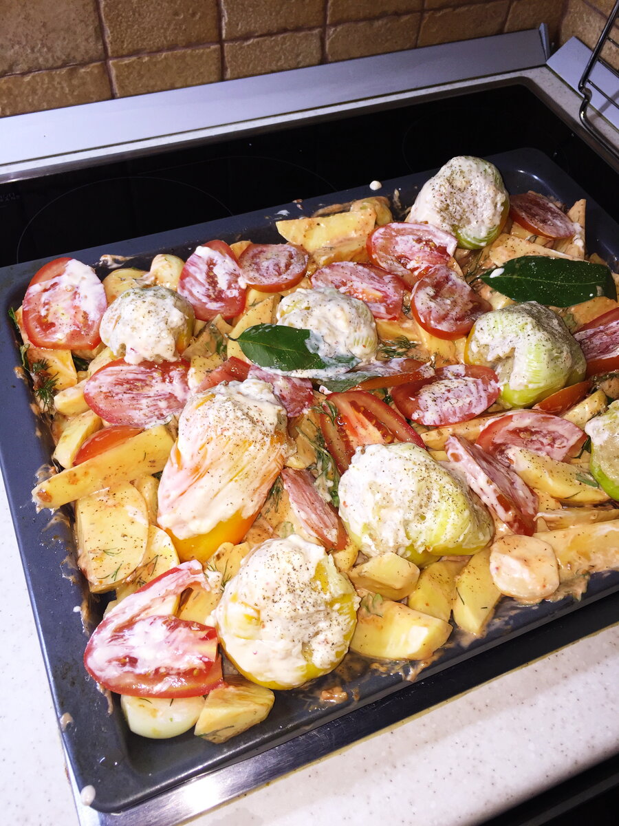 (Фаршированные перцы с картофелем на противне /фото автора)