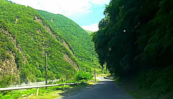 Куда бы Вы не поехали, сама дорога будет не менее интересна своими красотами