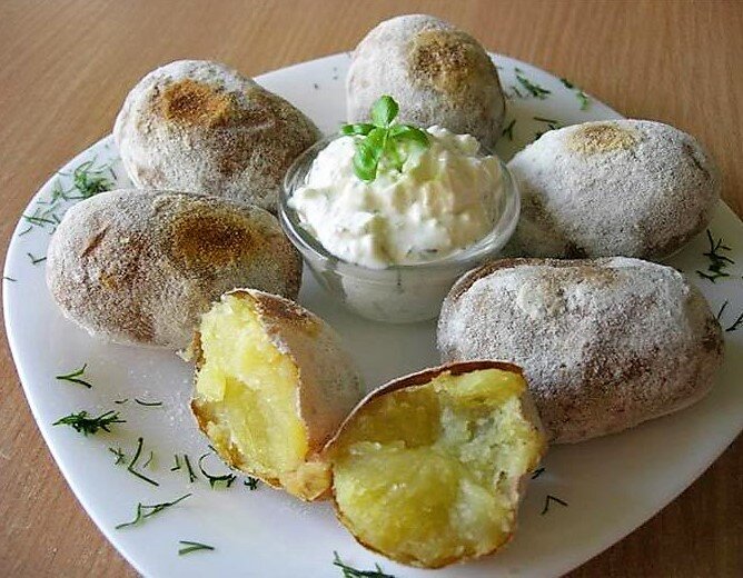 Запеченный картофель в «золе» - оригинальный рецепт привычного блюда