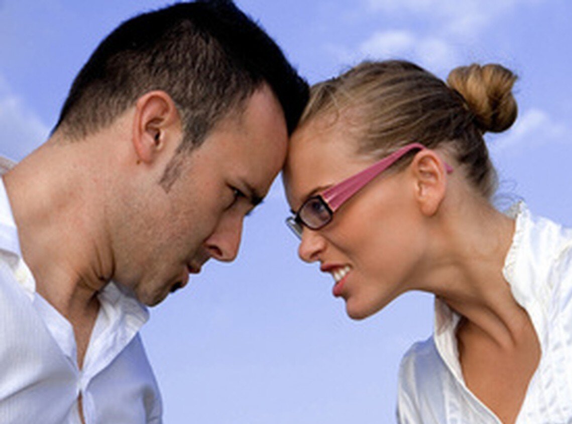 Видео отношений между мужчинами. Счастливые влюбленные. Мужчина и женщина улыбаются. Здоровые мужчина и женщина. Счастливые мужчина и женщина.