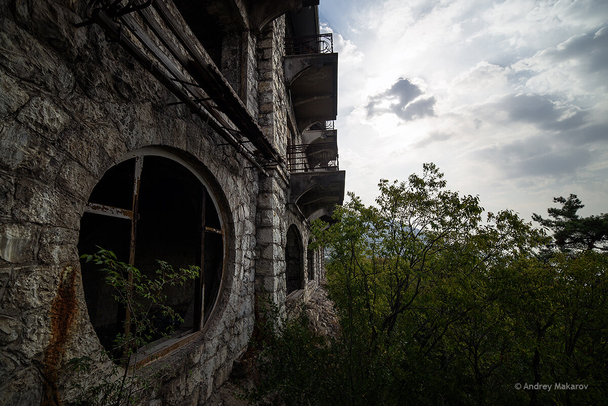 Фото замок принца ольденбургского в гаграх фото