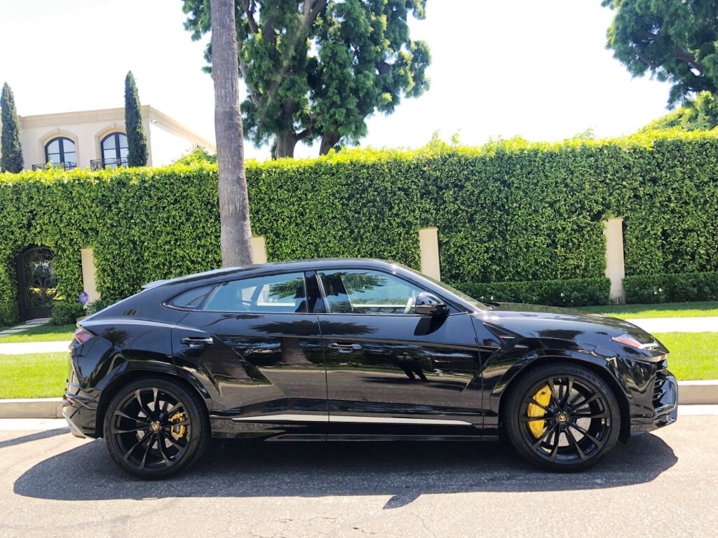 Lamborghini Urus черный матовый