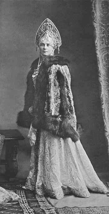 Маскарадное платье княгини З.Н.Юсуповой (Боярыня XVII века). Россия. 1903. ГЭ