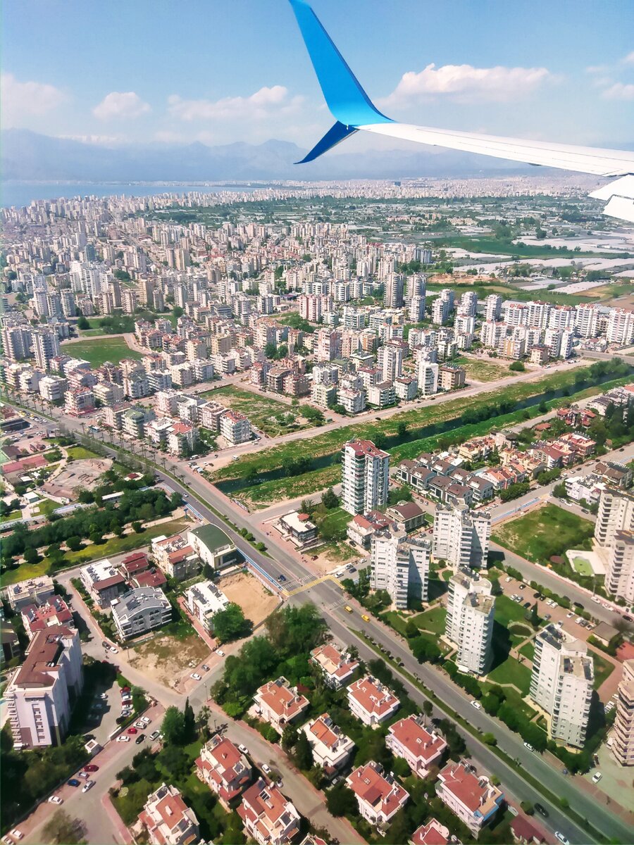 Посадка в аэропорту Анталии, апрель 2019 года