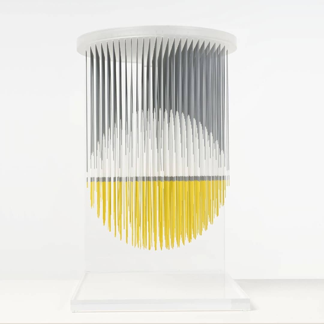 Макет сферы тео- пространства 
Структура из плексигласа и окрашенные стальные стержни
1989
53х34х40 см
