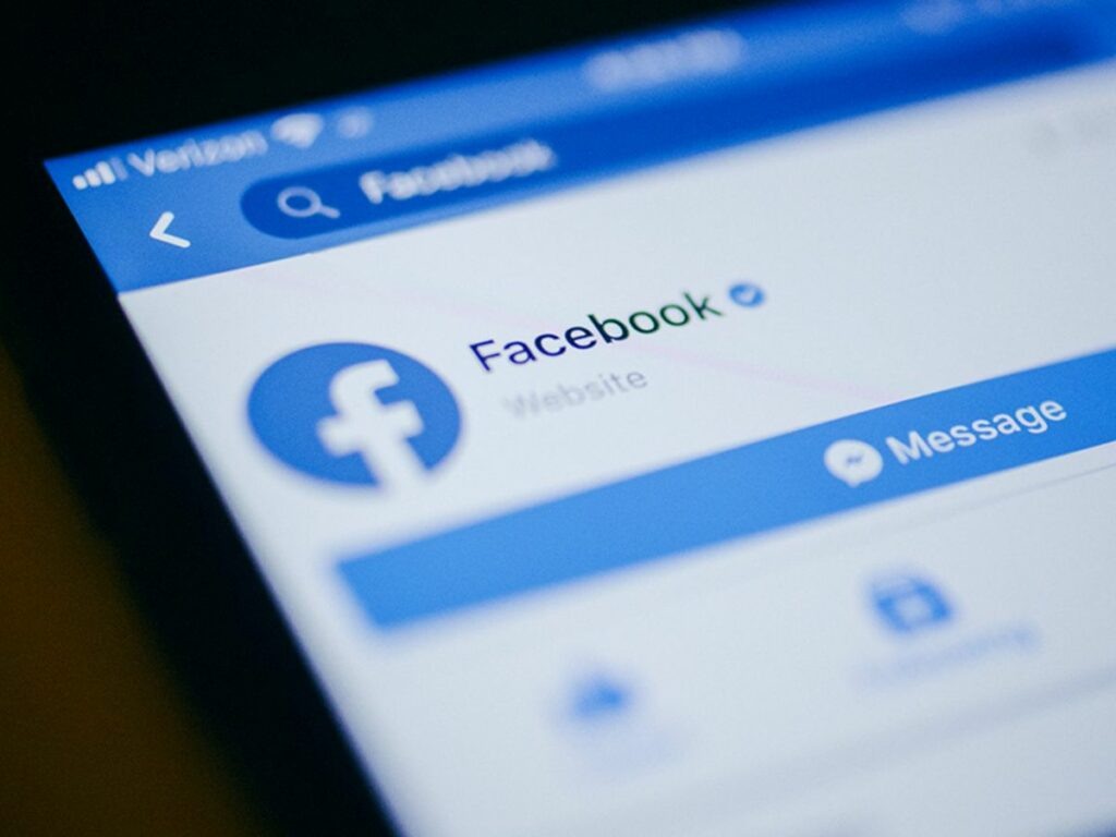 Представители Facebook подтвердили, что компания действительно прослушивает аудиосообщения пользователей, заявив, что больше не станет этого делать.