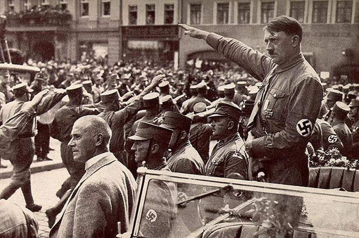 В 20-х -30-х годах, американцы поддерживали расистские лозунги Гитлера.