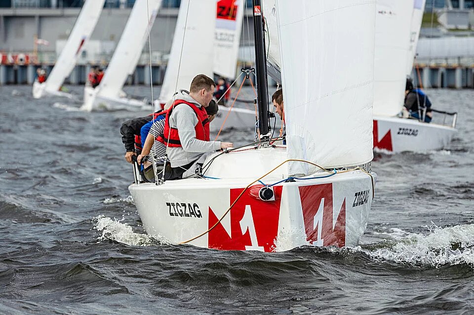 Любитель парусного спорта 7 букв. МХ 700 яхта. Mx700 регата. Яхта мх700 Геленджик. Яхты мх700 регата.