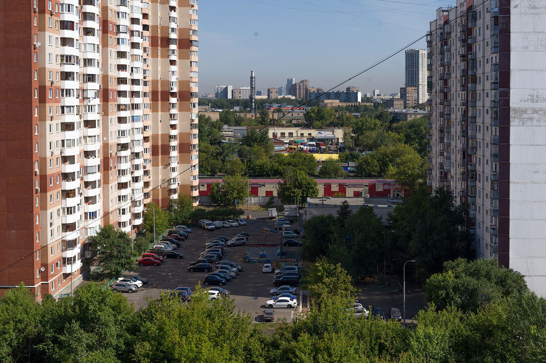 Вы посмотрите на этот "пейзаж" - узнаете, нечто подобное находится у всех нас под окнами