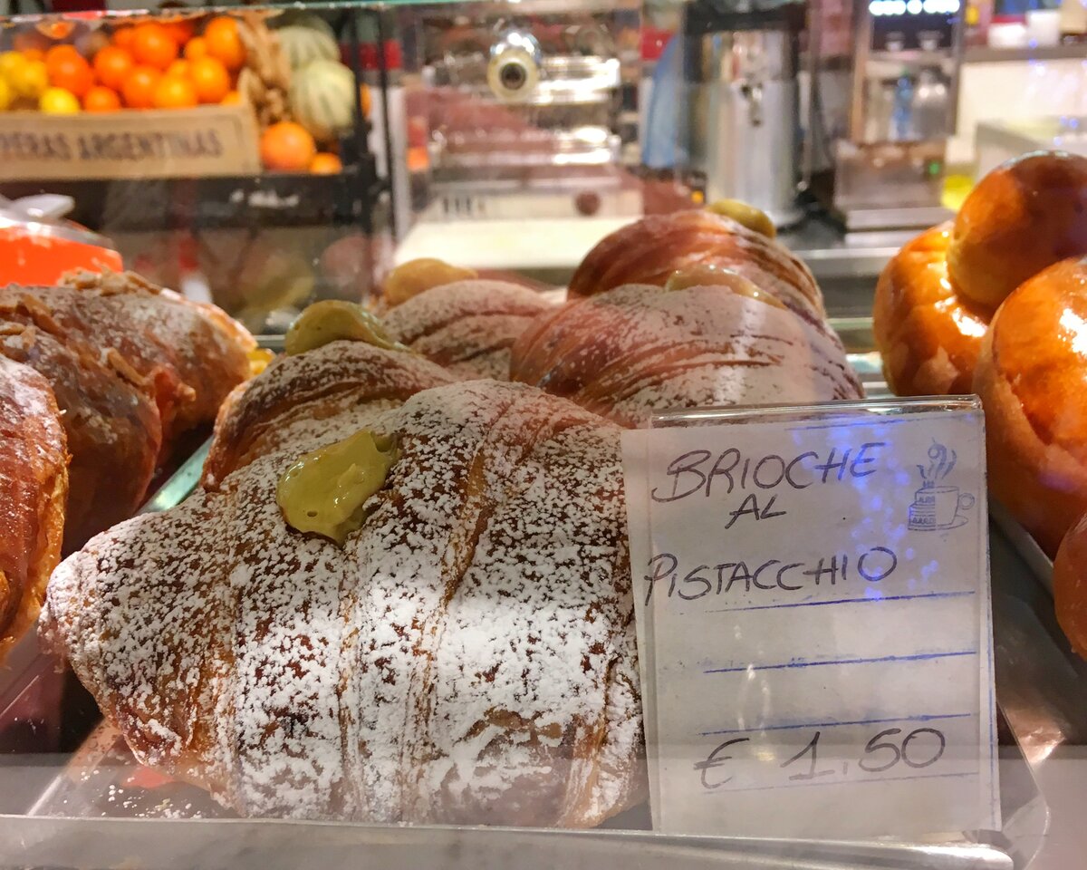 Рожок-круассан-бриошь