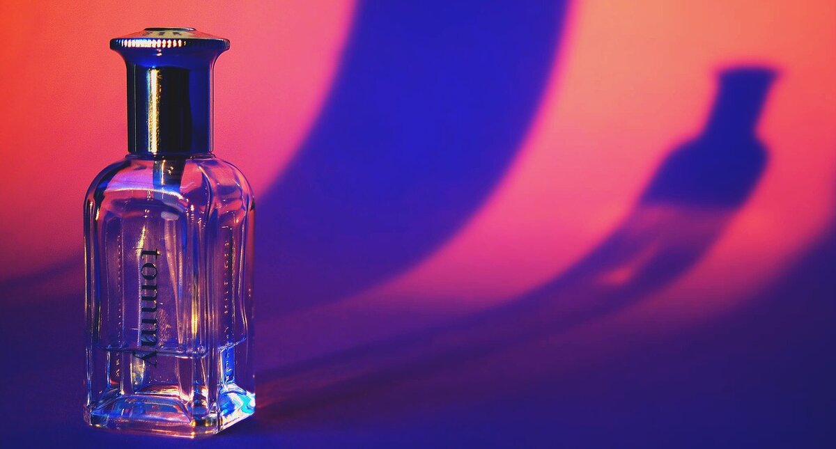 https://pixabay.com/photos/advertising-art-blur-bottle-bright-1850938/