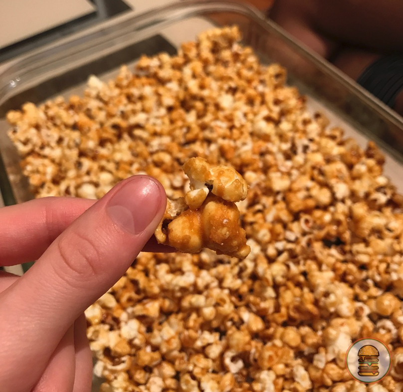 Вкуснейший карамельный попкорн готов)