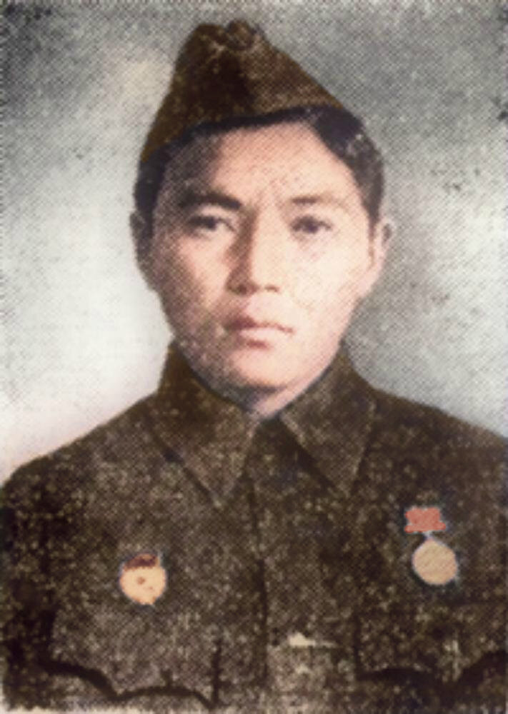 Асаналиев Джумаш — пулеметчик 199-го гвардейского стрелкового полка (67-я гвардейская стрелковая дивизия, 6-я гвардейская армия, 1-й Прибалтийский фронт), гвардии ефрейтор.