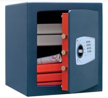 Если требуется купить сейф для квартиры, то важно определить все требования, которые он будет выполнять в процессе защиты содержимого.