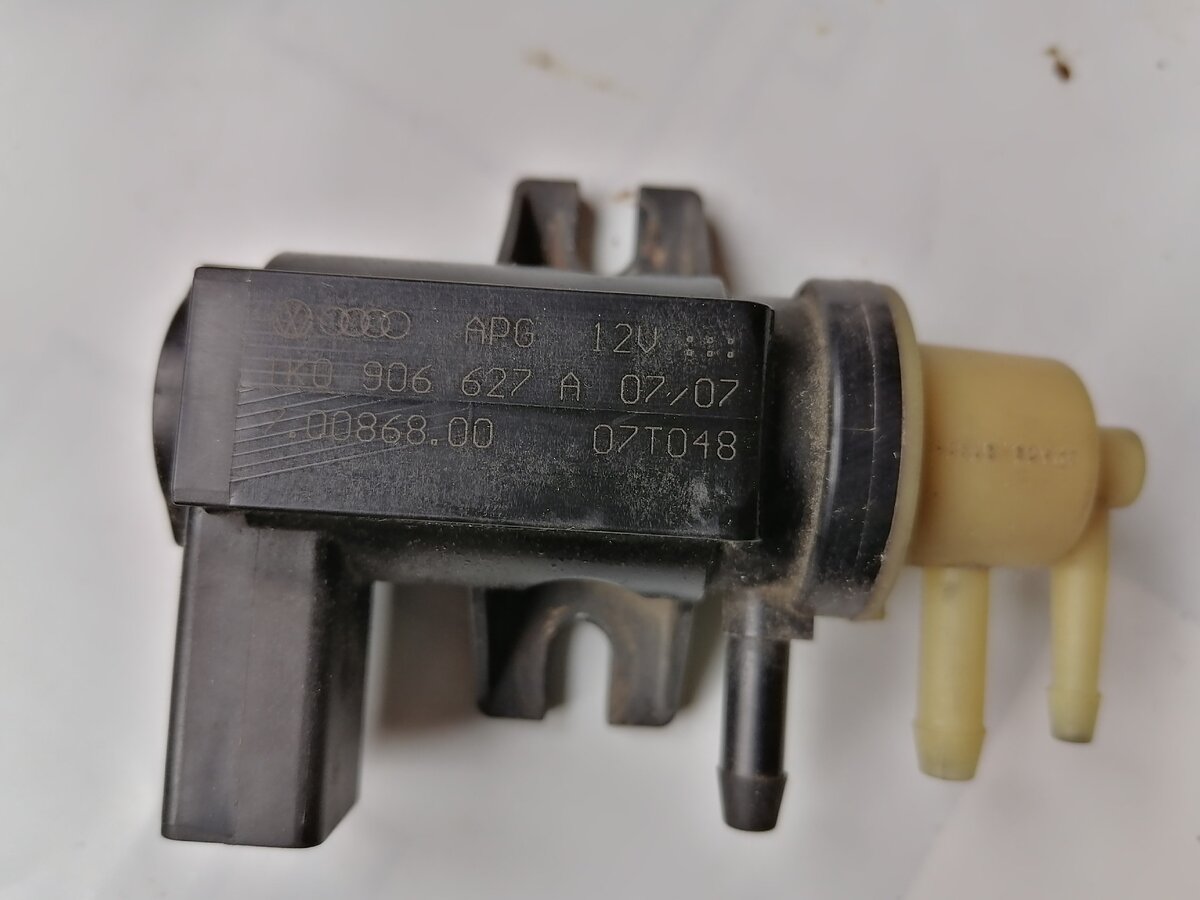 Преобразователь давления турбокомпрессора.