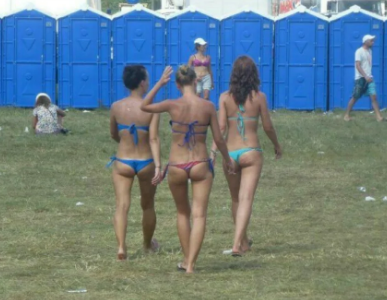 Девушки на рок-фестивале "Нашествие" (взято из соцсетей)