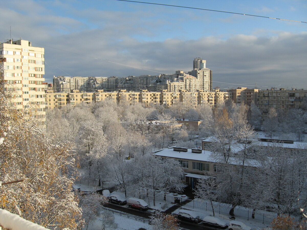 Вид за окном город