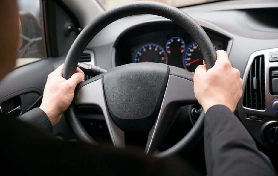 Держи руль правильно!