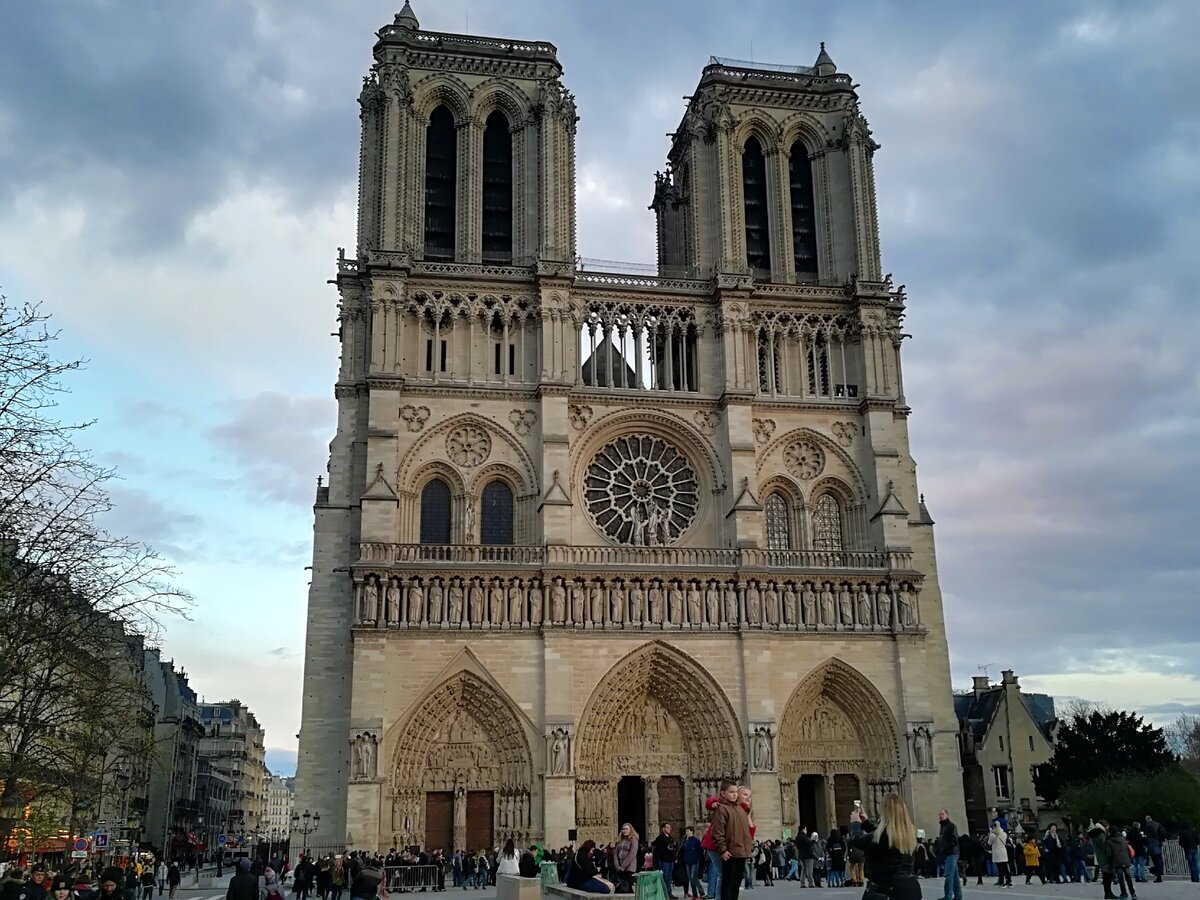 собор парижской богоматери париж 2022. собор парижской богоматери париж 2022. собор парижской богоматери сейчас. нотр-дам-де-пари собор парижской богоматери. париж собор парижской богоматери.