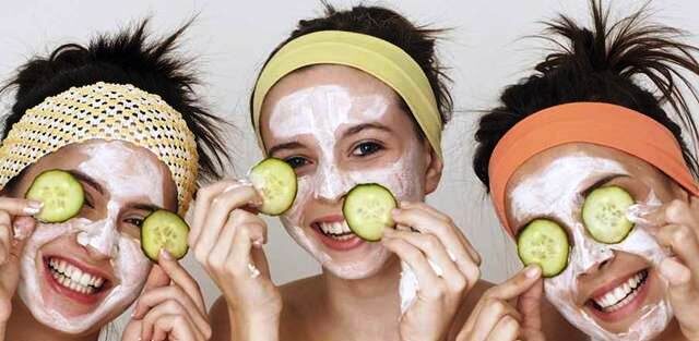                                                                                                                                                                                                                              - А эта маска молодость кожи сохраняет?                                                                                                                               - Петрович, задолбал, ты девка или сварщик? Одевай и работай!                                                                                                                                                                                            Источник:http://anecdo.ru/jokes