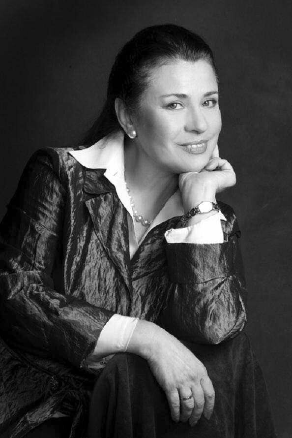 Воодушевляюще жизнерадостная Валентина Толкунова.  фото: яндекс-картинки. 